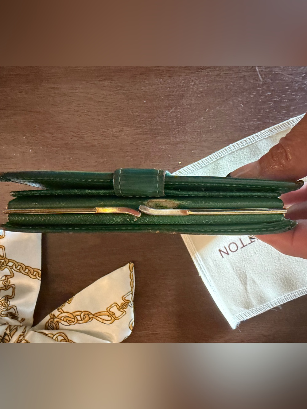 Louis Vuitton Green Epi Leather Kisslock Wallet - Picture 7 of 12